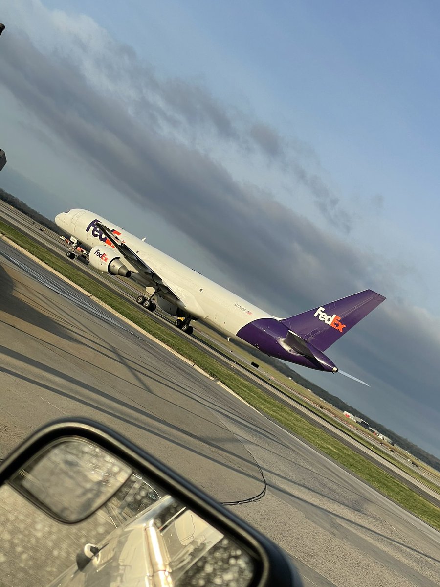 a362moore's tweet photo. Just another day in the office @Dulles_Airport https://t.co/0RAwEpfrdF