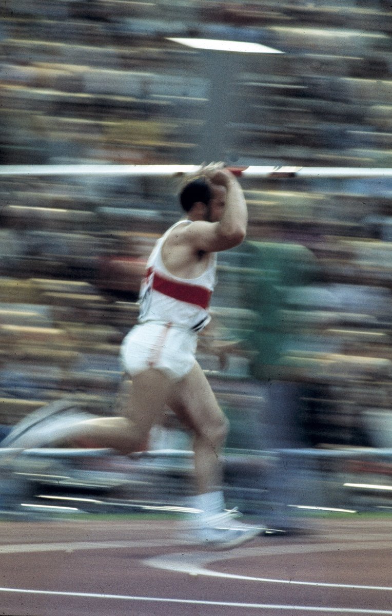 OLYMPIAPARK's tweet photo. Alles Gute zum #Geburtstag Klaus #Wolfermann!🎂🎉
1972 gewann der deutsche Leichtathlet bei den Olympischen Spielen in #München die #Goldmedaille im Speerwurf und ist seit 2004 auch Teil des #MOWOS Heute feiert er seinen 75. Geburtstag! 

#walkofstars
📸Pressefoto Mühlberger https://t.co/SCmCvlTz7K