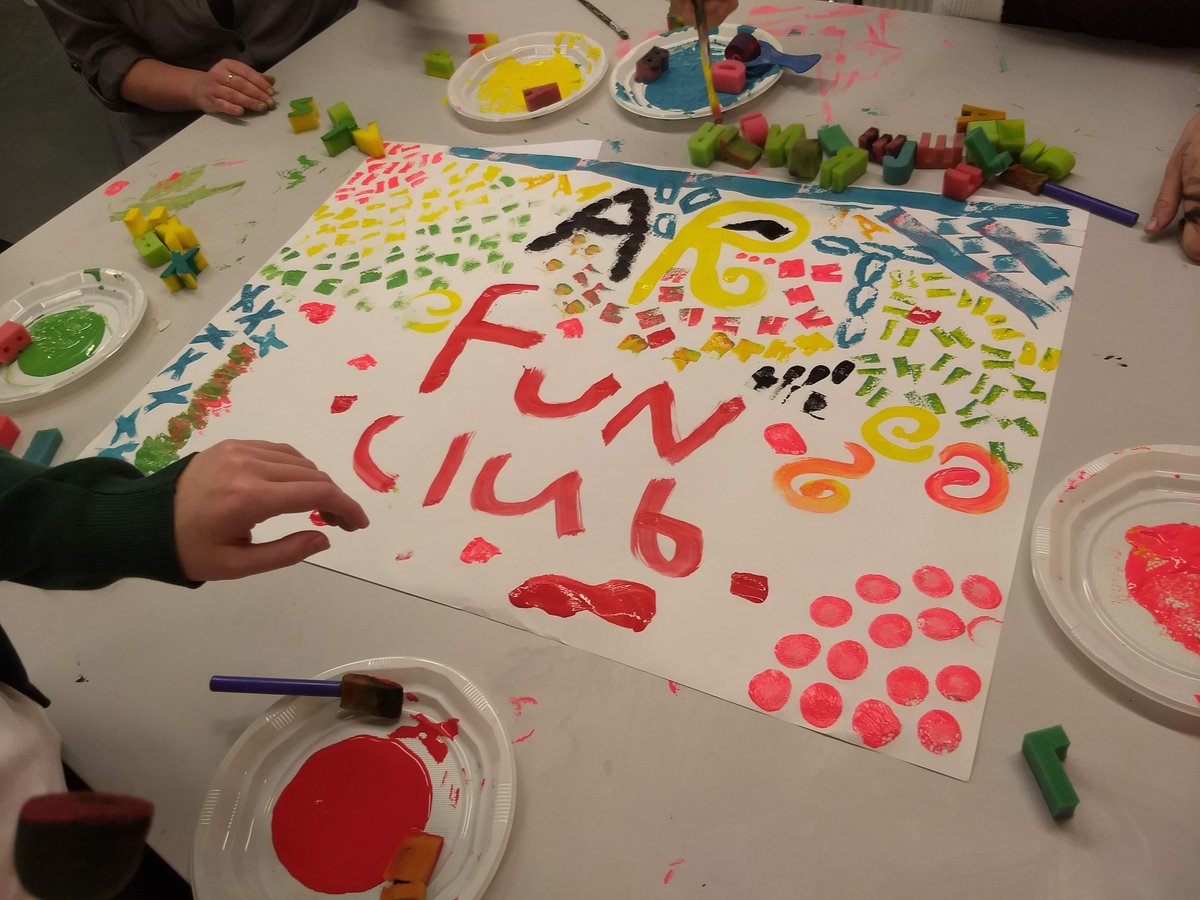 HCANews's tweet photo. It's #WorldAutismAwarenessWeek &amp; we are celebrating with a few 📸 from @KnotsArts who run our Creative Communication group! 

The groups are a fun &amp; safe place for children &amp; young people with social communication difficulties to come together. 

👉https://t.co/YvJbVXSn1j https://t.co/J6spLqZHyX