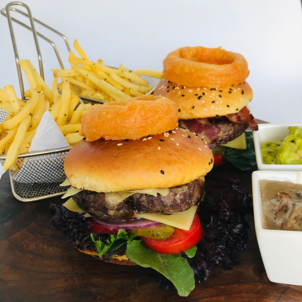 You deserve a burger tonight!  
How about 2x BBQ burgers with cheese on brioche buns, and our amazing fries for only R190?
Choose from beef, chicken or vegetarian.

Please book via eat@vineyard.co.za or (021) 657 4500