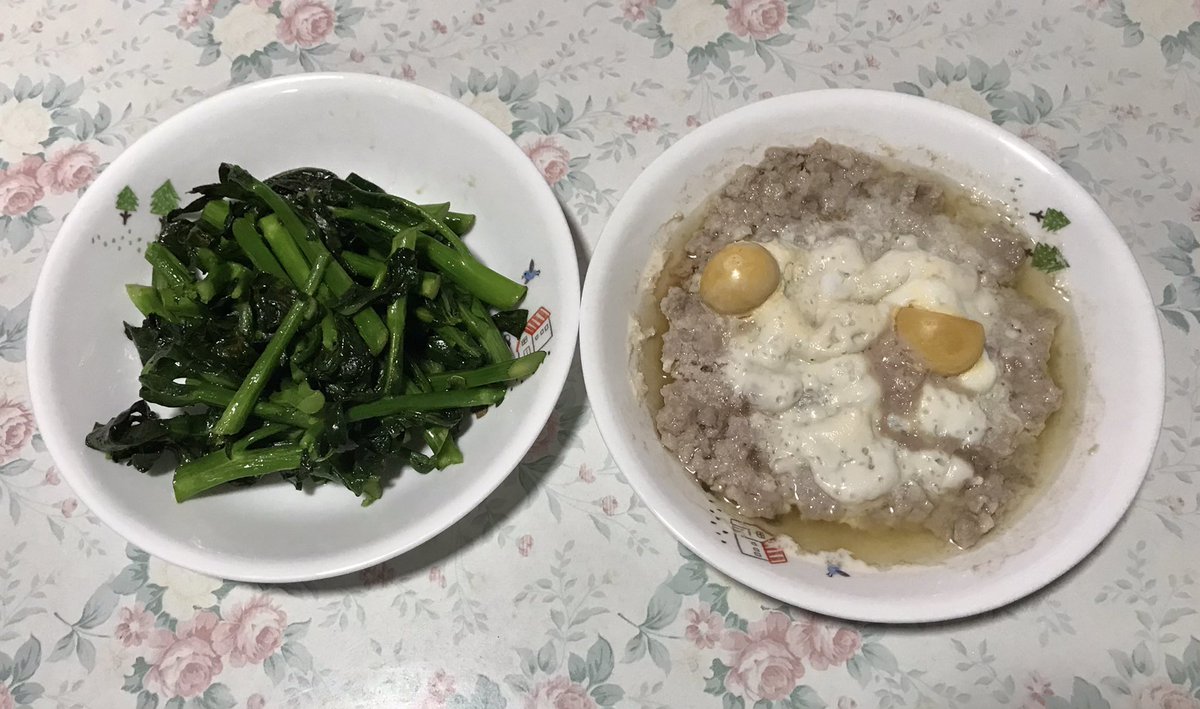 Qbonbon's tweet photo. #StayHomeStaySafe #CookWithMe Chinese dinner night 😋 #AnytimeIsCoffeeTime ☕️😎 #DirtyCoffee Hump Day!! https://t.co/RY49sgb3qc
