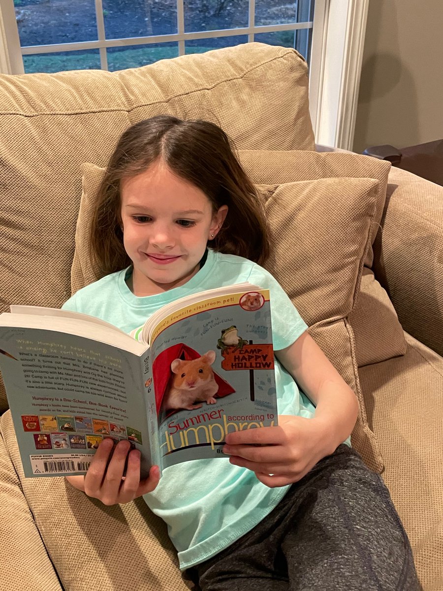 Miller_Gr2's tweet photo. This birthday girl enjoyed donuts and Humphrey before school! Will Humphrey and Og like Camp Happy Hollow? #onedistrictonebook  @MortonPRIDE @jackimaticsturm https://t.co/9oFg1BLSJp