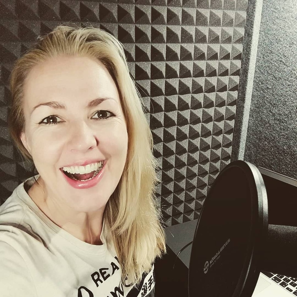 Demvox's tweet photo. #Repost @lucybrownvoiceover
• • • • • •
Hey all! Have a great day. Ready and raring to go!
#marbella #voiceover #voicetalent #britishfemalevo #voiceactress #voiceactor #narrator #homerecordingstudio #locutora #voiceoverartist #workingmum #workingmom #mumpreneur #selfemp… https://t.co/NWdZCcC1vY