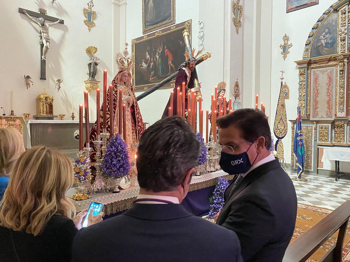 Luis Salvador GRX (@luissalvador) on Twitter photo En el Convento de las Descalzas visitamos a otra hermandad del #MiércolesSanto. Un placer acompañar a <a href="/NAZARENOyMERCED/">Nazareno y Merced Granada</a> en su templo, lleno de recogimiento y ambiente para la oración. #SemanaSantaGRX En el Convento de las Descalzas visitamos a otra hermandad del #MiércolesSanto. Un placer acompañar a <a href="/NAZARENOyMERCED/">Nazareno y Merced Granada</a> en su templo, lleno de recogimiento y ambiente para la oración. #SemanaSantaGRX