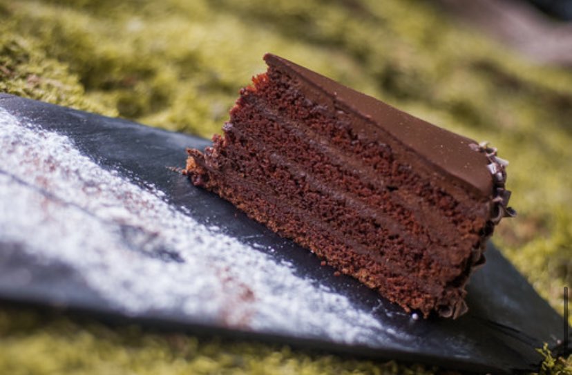 ¿Quién tiene antojo de dulce?🍰En #Alcaravea nuestros postres son...🤤 siempre #caseros. Recuerda que estamos abiertos durante toda la Semana Santa, en horario habitual. ¡Os esperamos!🤗 #tartadequeso #muertedechocolate #GrupoAlcaravea #restaurantes #postres #postrescaseros