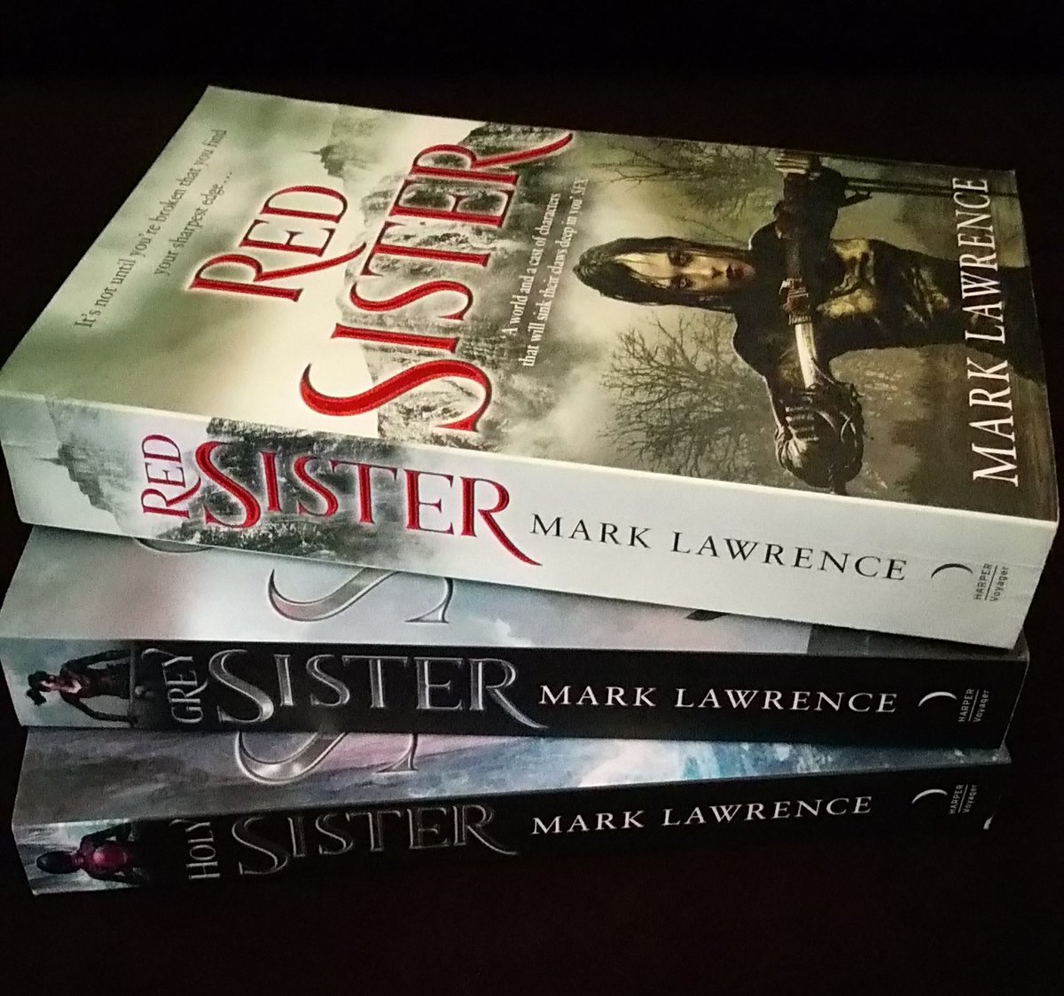 Listen everyone!!! I have two complete @Mark__Lawrence trilogies 😭😭😭 

This girl is so happy. Give Mark your monies please! 

#fantasy
#grimdarkfantasy
