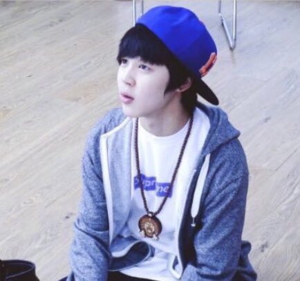 btsarmy2018x's tweet photo. Still thinking about Yoongi taking this photo of Jimin and saving it under ‘miniminijiminie.jpg’😭 https://t.co/Q9m4Rhfu0v