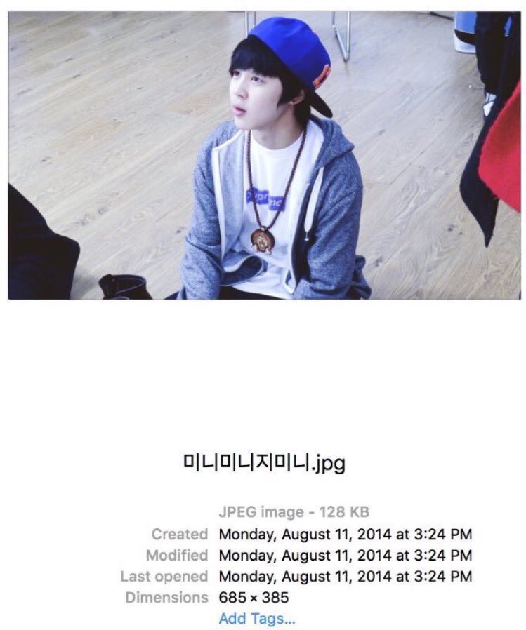 btsarmy2018x's tweet photo. Still thinking about Yoongi taking this photo of Jimin and saving it under ‘miniminijiminie.jpg’😭 https://t.co/Q9m4Rhfu0v
