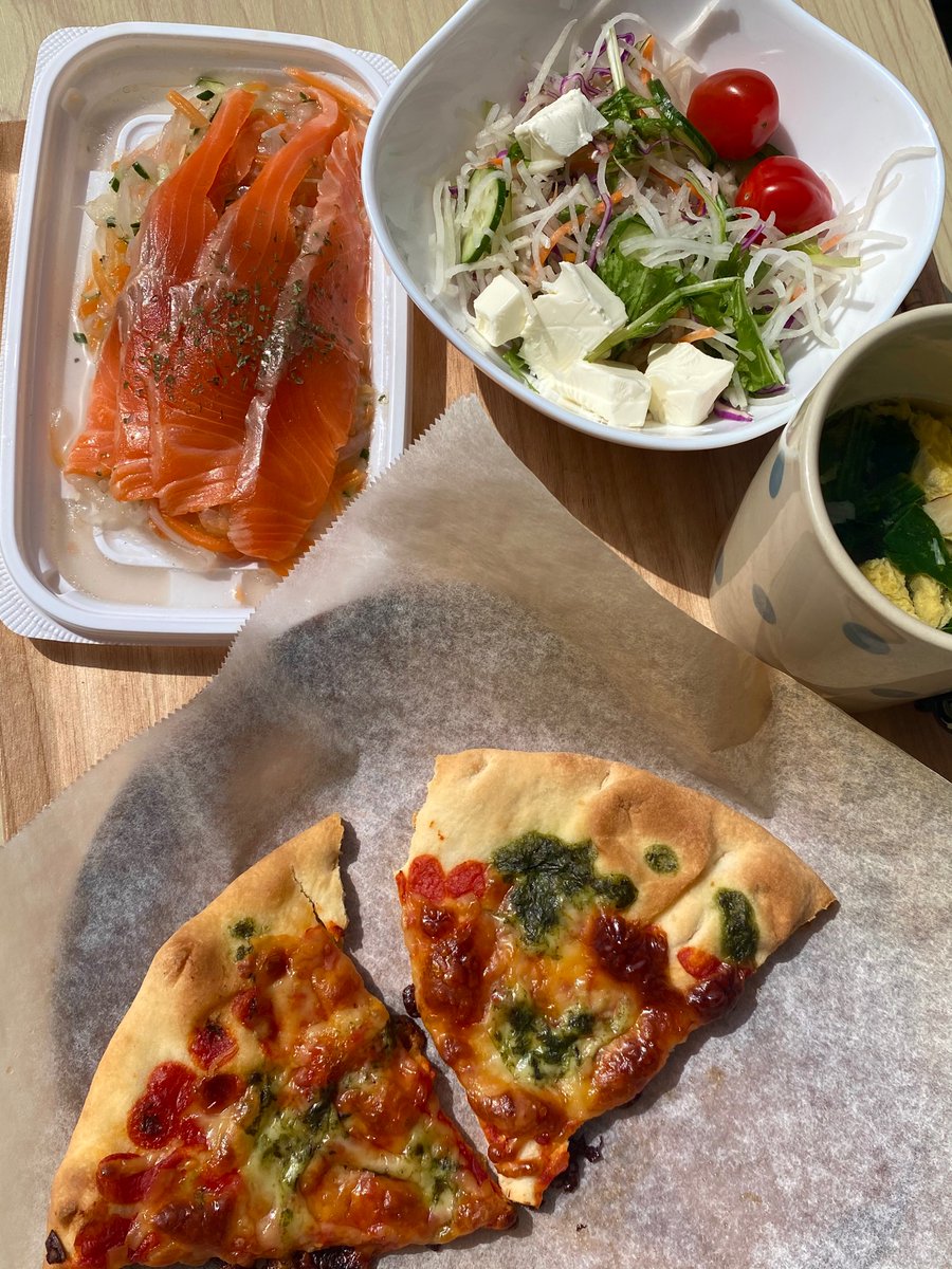 最近ベランダでご飯たべるのが気持ちいい(●'w'●) 