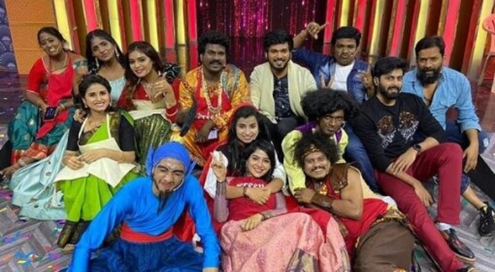 cookwithcomalis's tweet photo. Family....❤️❤️❤️
@i_amak @itspavitralaksh @Dharshagupta @sivaangi_k @VijaytvpugazhO @karthigathiru @rakshan_vj @vijaytelevision #CookuWithComali2 #cookuwithcomali #CookWithComali #CookuWithComali2 #cwc https://t.co/1nt1vsutV7