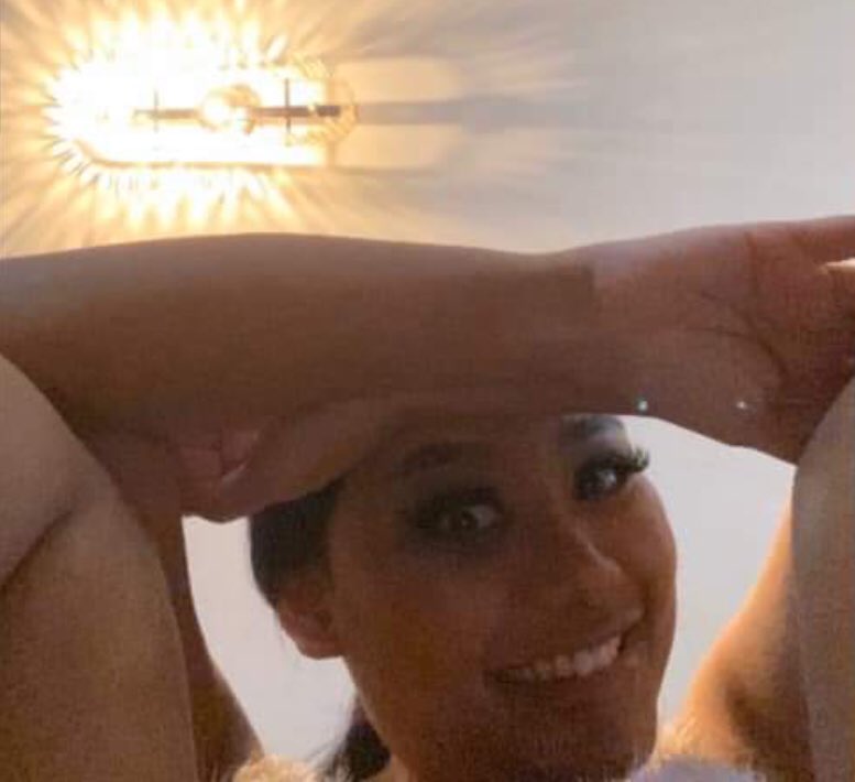 กุตอนทักไปถามราคาแล้วพบว่าอิสัสแพงมากกก แล้วแม่ค้าตอบมาพอดีว่าสินค้าหมด