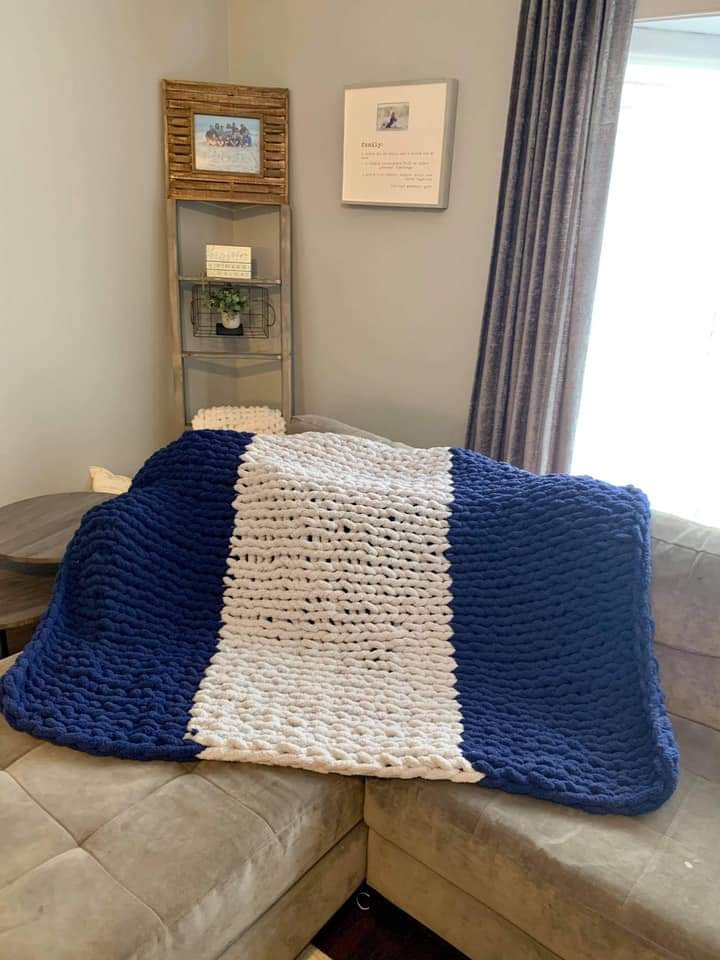 FLAGofCranford's tweet photo. We're proud to be an NJEDA grant recipient this year but we need to fundraise for the restaurant tax. Thank you to Janine Johnsen for donating this blanket! If you would like to donate please Venmo @Rebecca-Tantillo. Each donation made through 4/4 will be entered to win. https://t.co/dCsIDcgio6