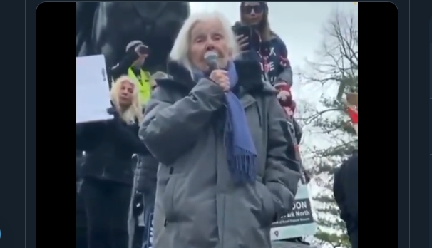 momotchiii's tweet photo. Même pendant l'#holocauste, personne ne disait que c'était pour notre bien.
Je voulais dire qu'ici c'est pire.
Le narratif public est hypocrite.
Voir des gens souiller leurs enfants avec un #masque, c'est insupportable.
Je préfère mourir dans un pays qui me donne la #liberté. https://t.co/ePPlpApWnY