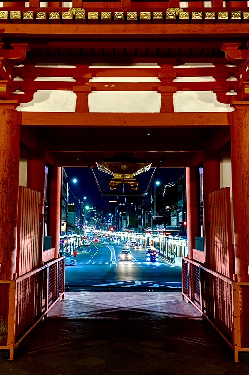 goodspeed0613's tweet photo. この八坂神社からの景色を昔の人たちは想像してただろうか。
#八坂神社 
#西桜門 https://t.co/w78udxA1H7
