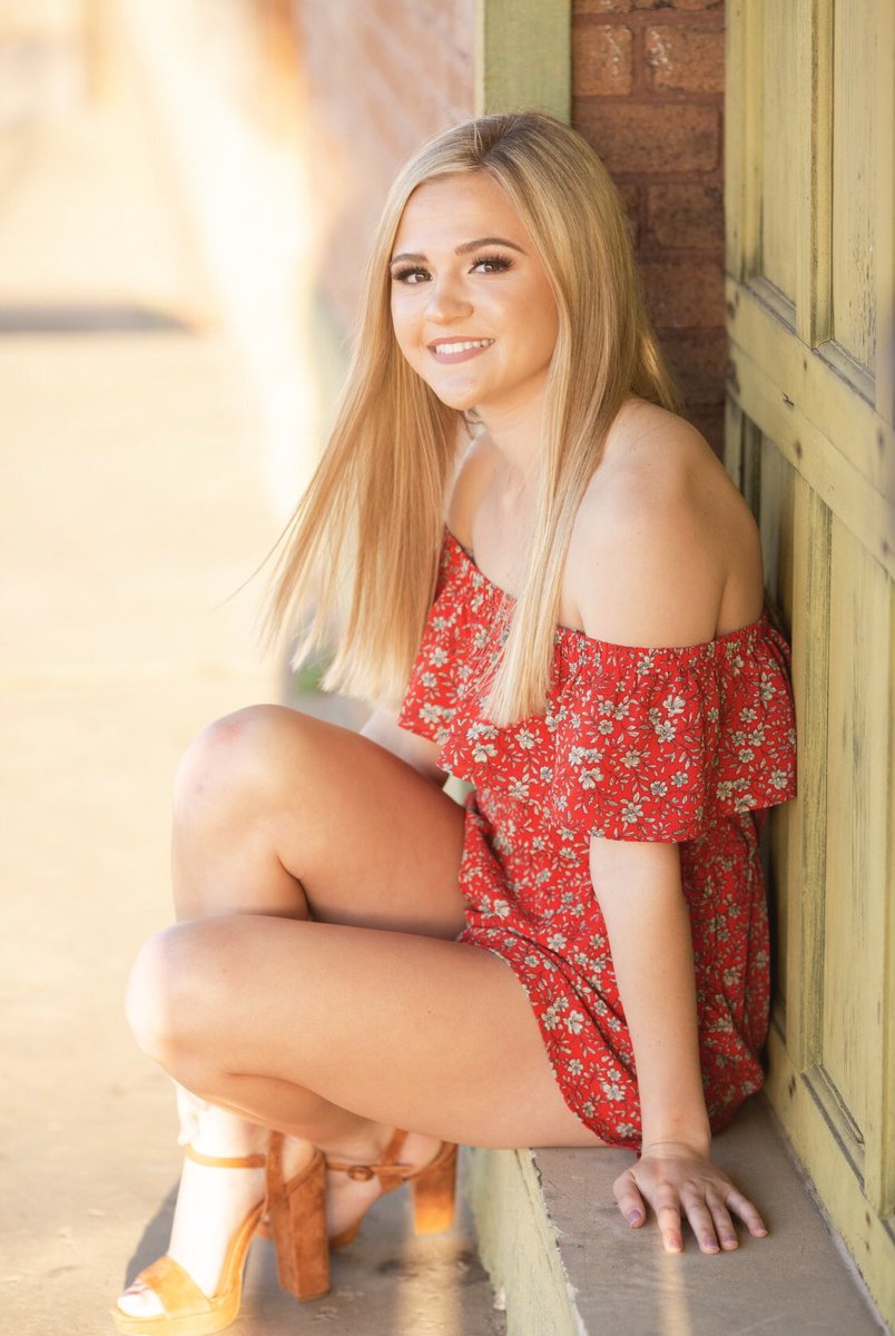 jordanminaldi's tweet photo. guess i’ll hop on the senior pic thing🤪 https://t.co/m2Qm4gylcD