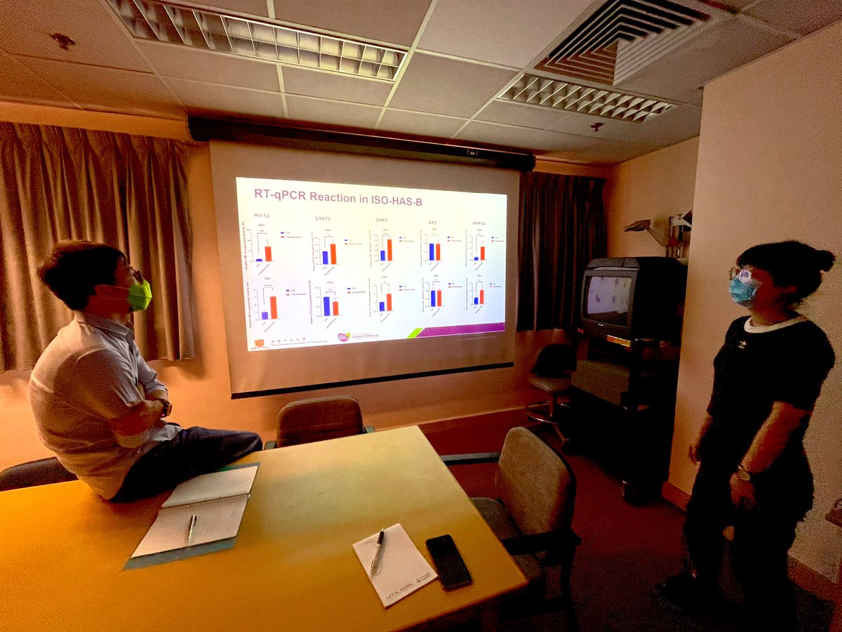 herbloong's tweet photo. Thanks @JoeyZhangYJ for giving us an update on her current #PhD work on #HDACinhibition in #sarcomas during our routine #labmeeting 😀. As a #clinician I am always excited to see observations made in clinic being able to explained through #translational research. #CUHKSarcoma https://t.co/ddE2Iuia87
