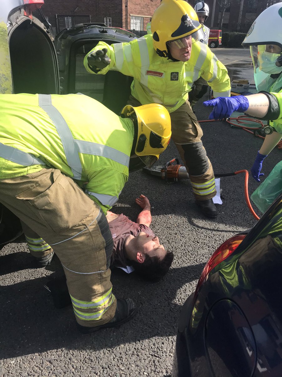 EMAS_Clifton's tweet photo. More photographs from today’s joint training session with @FireLongEaton @LongEatonOnCall Great communication throughout the exercise with excellent leadership and clinical care demonstrated #OneTeam #COVIDsafe #IPCawareness #TraumaCare #StudentTechs #Simulation https://t.co/1JlUEp6kgt