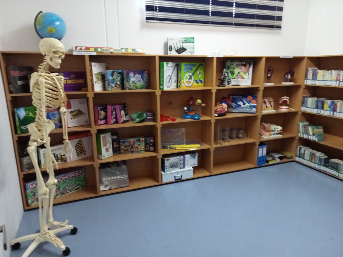 ukhambatrust's tweet photo. Library no 49🎉🎊welcome team . Congratulations Thuto-Tiro Comprehensive school. The future is in ur hands @Imperial_Logist @DBE_SA https://t.co/eXgsVVuqwf
