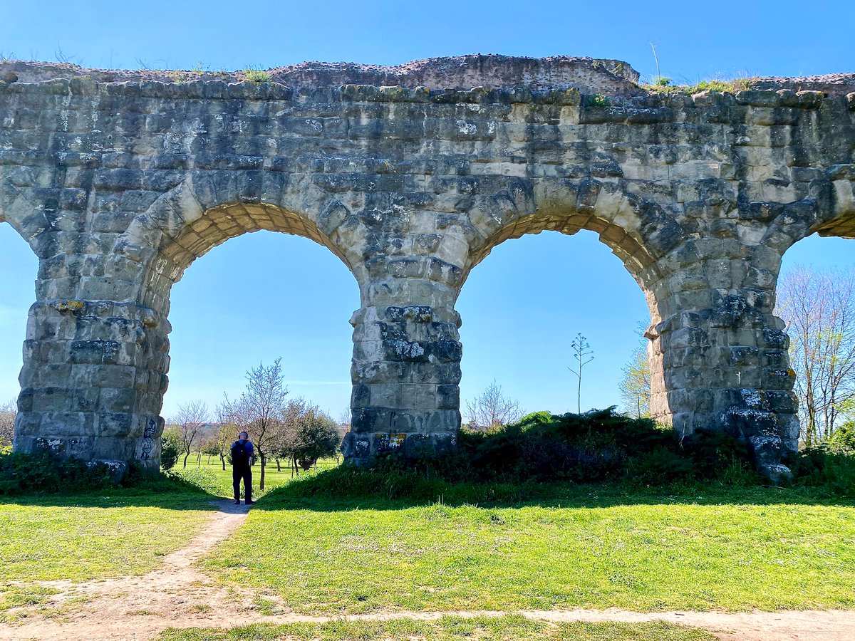 Before trekking down the Via Appia proper, we jog north to the incredible Parco degli Acquedotti! Long stretches of tall aqueducts run through this beautiful park, which was filled with Roman suburbanites taking advantage of the amazing spring weather! – bei  Parco degli Acquedotti