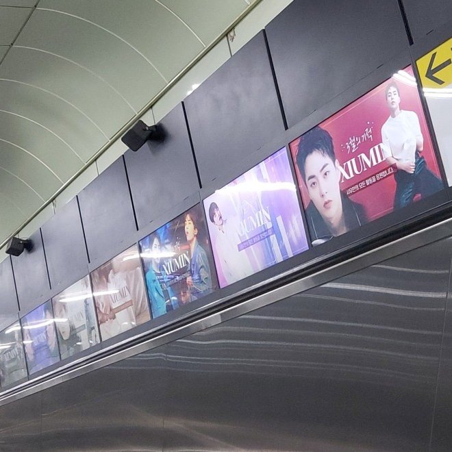 myloveidol_kpop's tweet photo. 🚇3월의 기적 #시우민 지하철 광고가 떴다!

🔸기간: 4월 15일 ~ 4월 29일 (15일)
🔸위치: 건대입구 2호선 / 7호선 환승 에스컬레이터

🎁이달의 기적 선물하기!
https://t.co/BjKfC8GhiG

#Xiumin #엑소 #EXO #엑소엘
#최애돌 #CHOEAEDOL
#이달의기적 #이기적 #3월의기적 https://t.co/xKCC7rGSCB