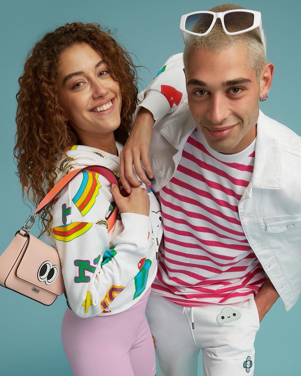 LaFamiliaUSA_'s tweet photo. .@GUESS x @Friendswithyou collection early access happening now! Full collection drops tomorrow! #GuessXFriendsWithYou #TheLoveCollection https://t.co/jlkvTKg0kk https://t.co/guLM4BE7mc