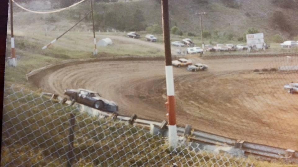 Ryan4VT's tweet photo. @DirtyMoMedia #LostSpeedways2
This was Cedar Hills Raceway in Cedar Bluff, VA. It was closed by the time I was old enough to know about racing. You can still see the drag strip tower from the highway up on the hillside. I outlined where the track was. Not much left anymore. https://t.co/OkRPHTvyTN