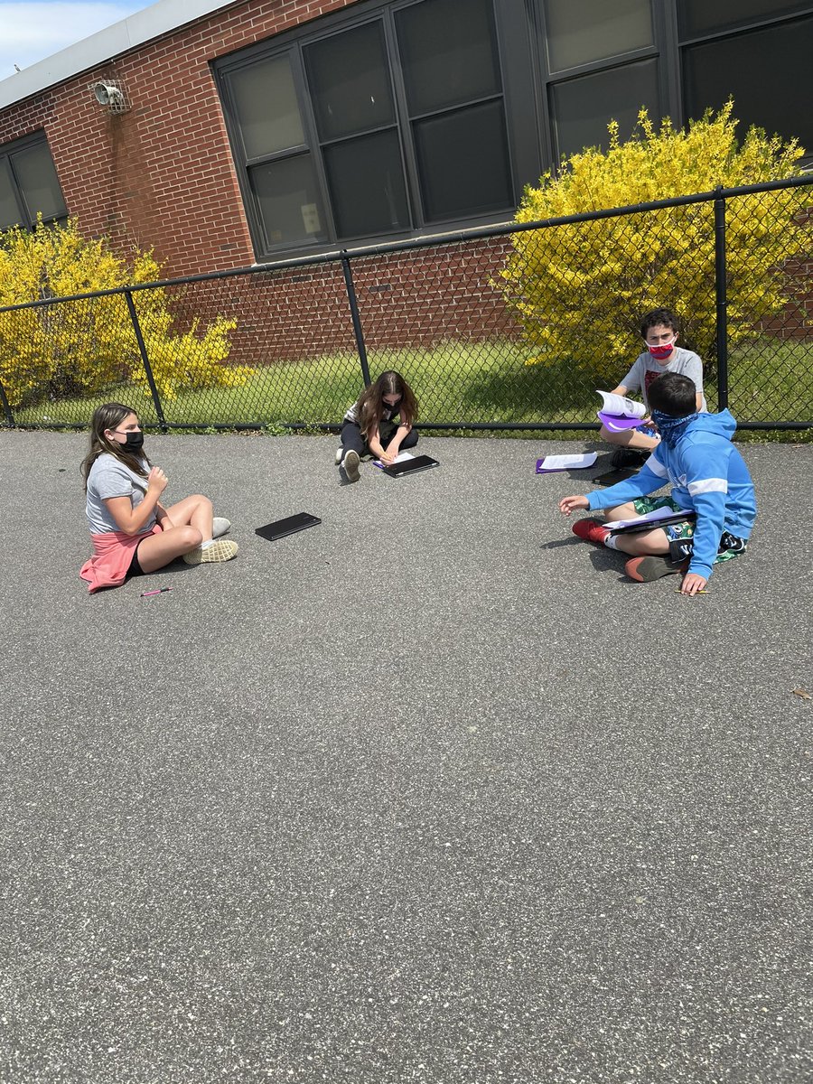 KailaLevitt's tweet photo. Social studies out in the sunshine was just what these 6th graders needed! Soaking in the sun in between rainy April days. We have been working on our Golden Age investigations. These historians shine so bright as they practice their research skills. @O_School8  @OSchoolsPR https://t.co/tMTxsnIe3a