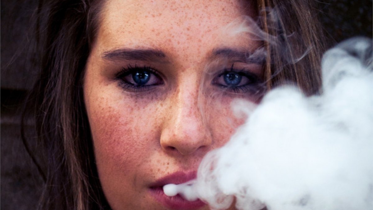 While #electroniccigarettes may seem safer than tobacco cigarettes they have major potential cardiovascular risks for young people, according to UCLA Health's Dr. Holly Middlekauff and Dr. Arash Nayeri. Read their review of the latest research in @CJC_JCC: https://t.co/DTgeQlyLpp https://t.co/evqtMjgmNJ
