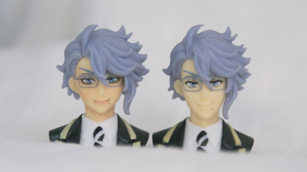 カイ ツイステチョコエッグのアズールをアイペの上からオーバーメイクしました 睫毛とリップでドロンジョ様感が強くなっちゃったけど 結構変わったね やっぱり一番違和感大きいのは顎なので 暖めてグッてして縦に縮めるのが効いてると思う Twst