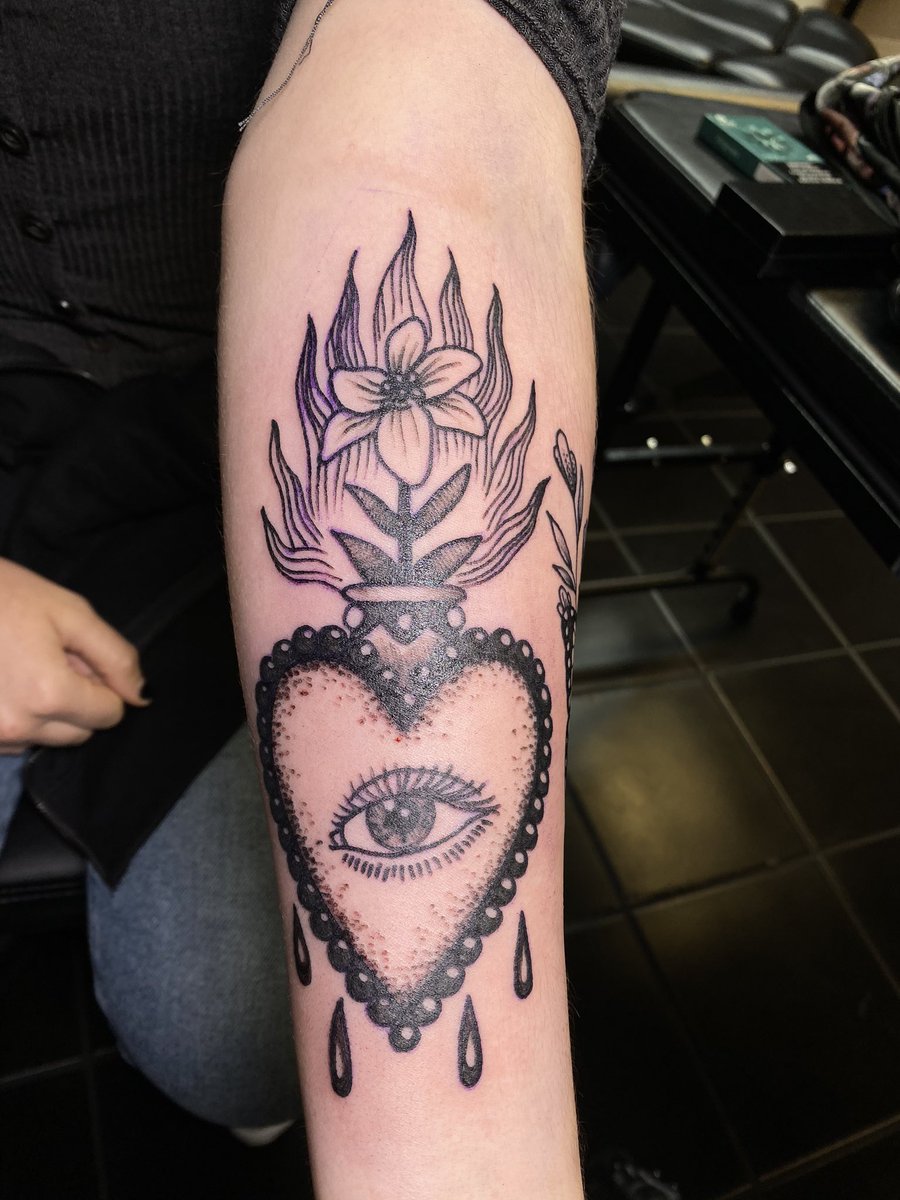 asvbovesobel0w's tweet photo. just gonna leave these here and retreat back into my twitterless hole ✨

also, now booking for the end of may for tattoos &amp; piercings. message me on instagram at @ mallory.tattoos https://t.co/1BeicS2OFZ