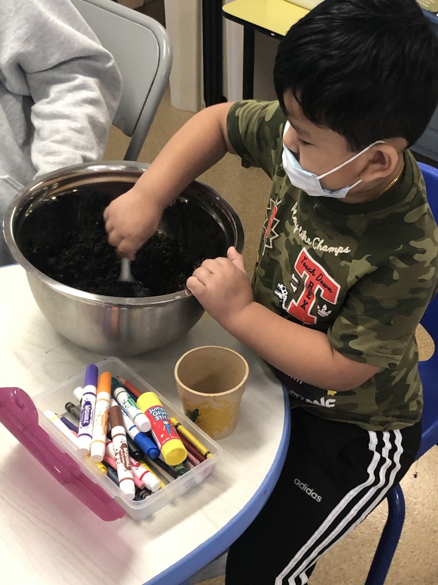 ACE_ELP's tweet image. Planting seeds and alphabet recognition at SS1.
#headstart #planting #spring #preschool #headstartworks #headstartcutie