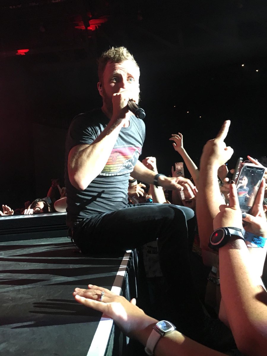 leylajean's tweet photo. @DierksBentley #dierksfromthevault https://t.co/xZ6RC2Wh3a