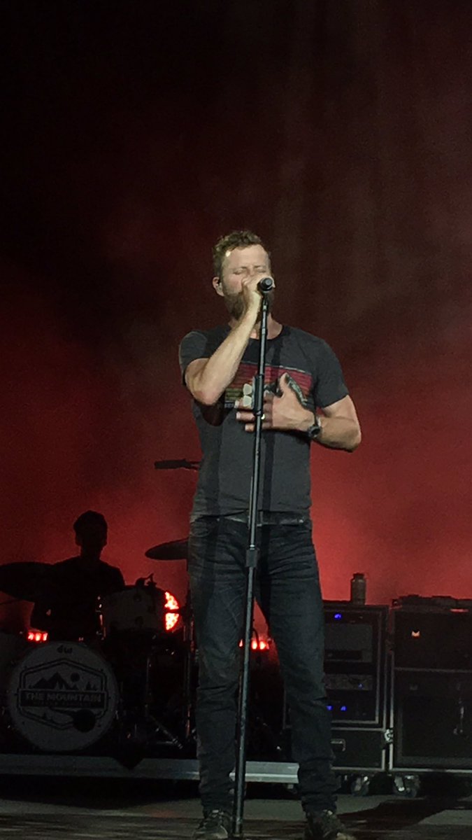leylajean's tweet photo. @DierksBentley #dierksfromthevault https://t.co/xZ6RC2Wh3a