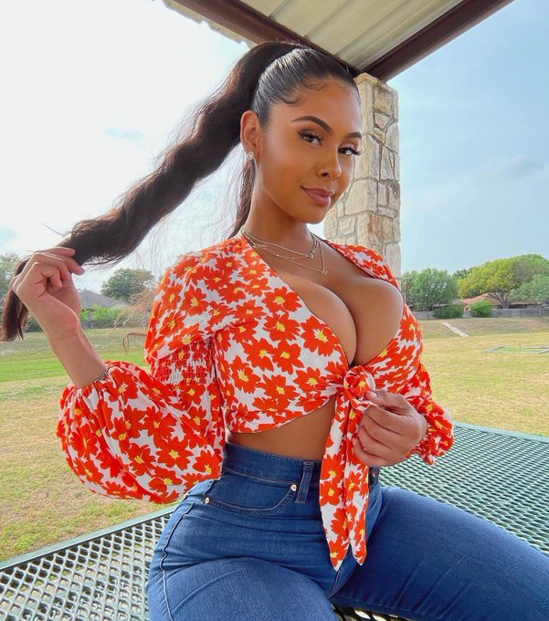 More than a handful, are you sure you handle me? 🤪 https://t.co/M1rm4ksGTu
