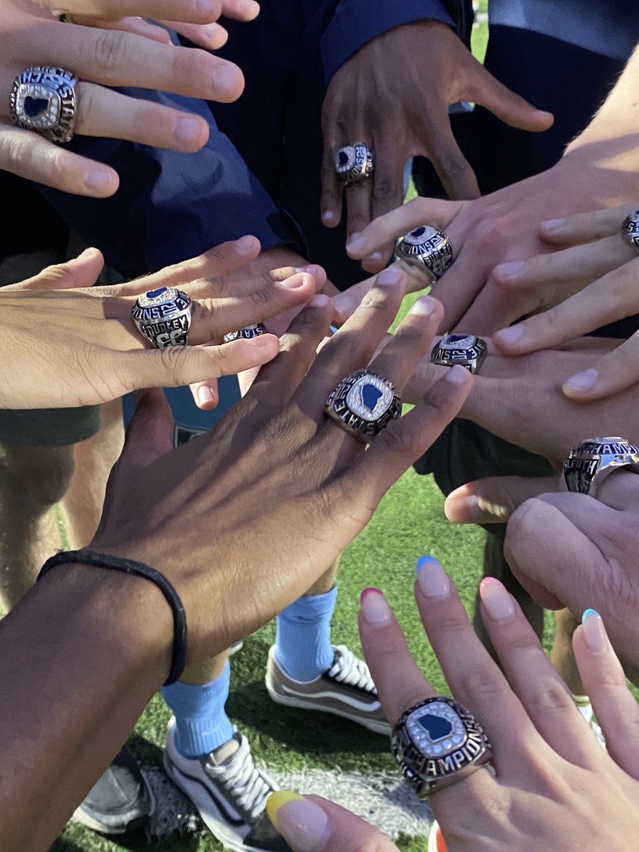 Boys Cross Country received their State Championship Rings tonight‼️ What an outstanding group of young men &amp; a great coaching staff ! ⁦<a href="/coach_coulter/">Coach Coulter</a>⁩ ⁦<a href="/CXC_Running/">Cambridge XC</a>⁩
💍🐻🥇🏆
#Bling 
⁦<a href="/NFultonSports/">North Fulton Sports Report</a>⁩ ⁦@FultonAD_crafts⁩ ⁦<a href="/AgansPrincipal/">PrincipalAgans</a>⁩