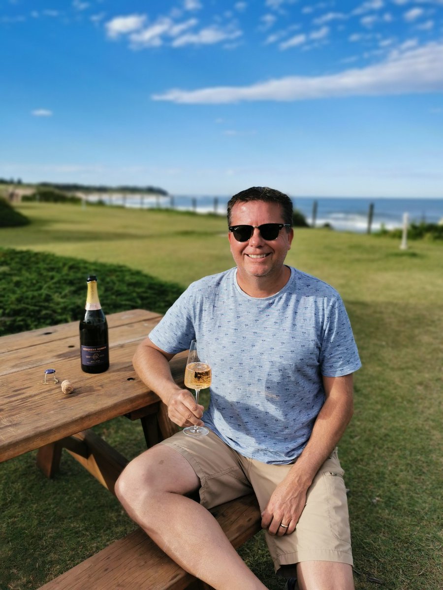 winewankers's tweet photo. Bubbles by the beach! ๐ฅ๐๐
#wine #champagne #postbyconrad https://t.co/onEBpCA28S