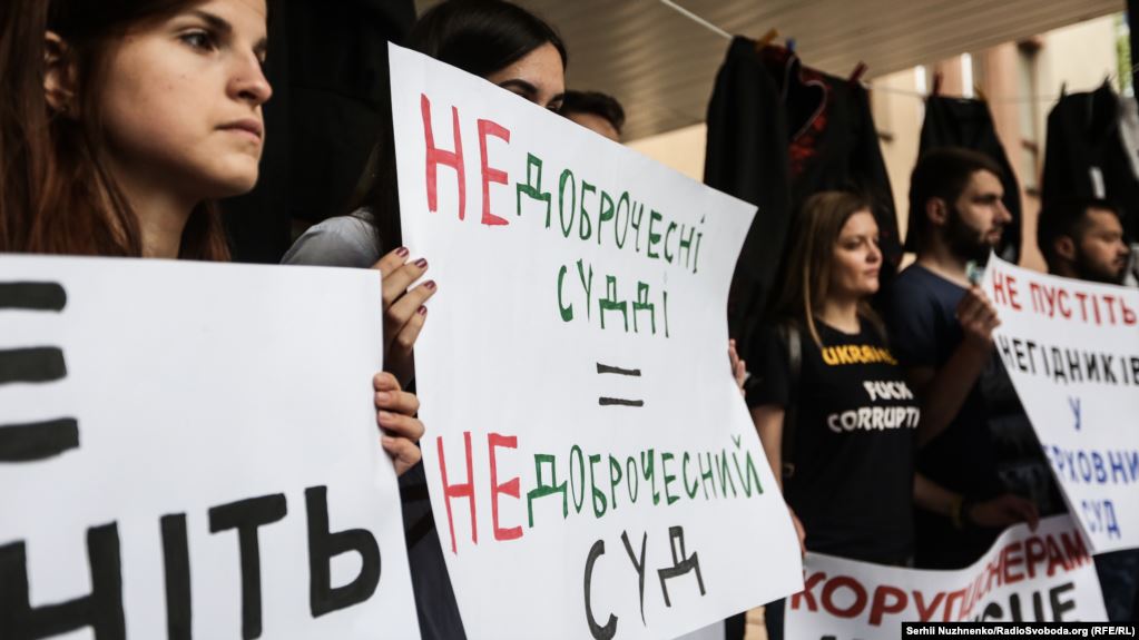 halyapuff's tweet photo. #Zelensky ‘reform’ could dissolve #Ukraine most notorious court in name alone
#corruption #PavloVovk #OACK
https://t.co/Ex1tpEBt8D https://t.co/50N4HK5frb