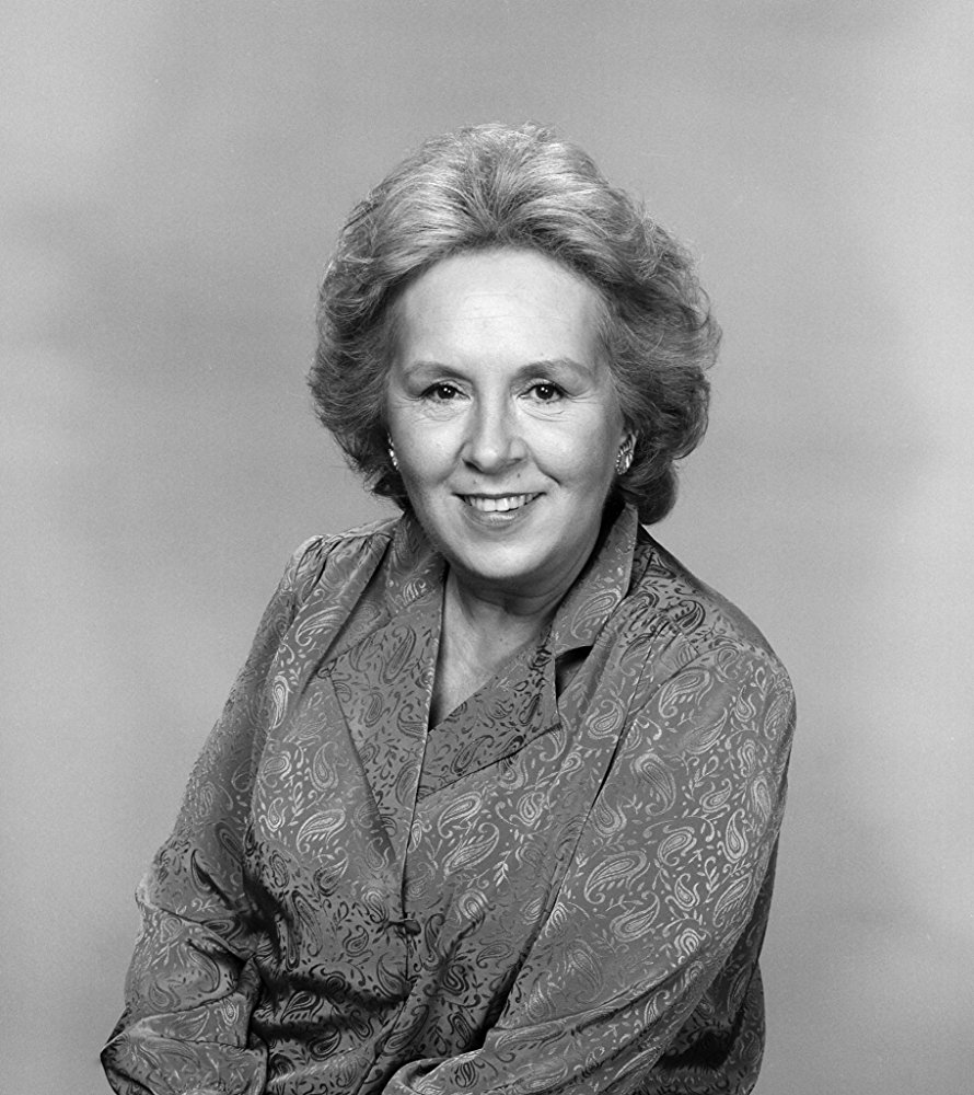 Дорис робертс. Дорис робертс отчаянные домохозяйки. Мама дорис. Дорис кепф фото сейчас. Дорис робертс в молодости.