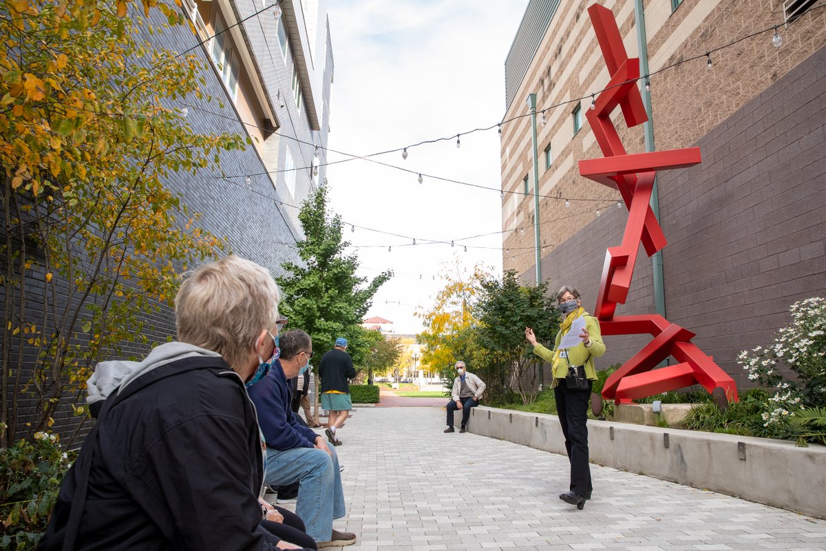 AtownArtMuseum's tweet image. Talk about a #FreeFunSunday! Today, outdoor #walkingtours &amp;amp; #artmaking in the Museum begin. Also, today is the last day to view &quot;New Century, New Woman.&quot;

To see more details about today&apos;s happenings &amp;amp; to reserve tickets, visit bit.ly/3g9SkKn.