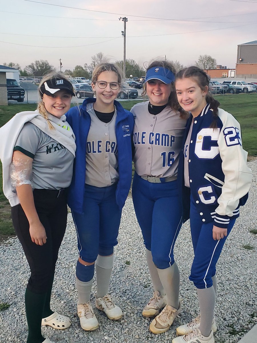 Look at all those Pepps! #🌶 <a href="/JWall1820/">Jeff Wallace - GM - Peppers</a> <a href="/ericsjayhawks/">Eric Flores</a> <a href="/varriano_anna/">Anna Lazor</a> <a href="/slopezsoftball/">Shawn Lopez</a> <a href="/Taylor11Stix/">Taylor Howe</a> <a href="/EmilyBurke05/">Emily Burke</a> @karleykayt <a href="/SBLadycats/">Steve Larson</a> <a href="/ccladybirdssb/">Clint Poulsen</a>