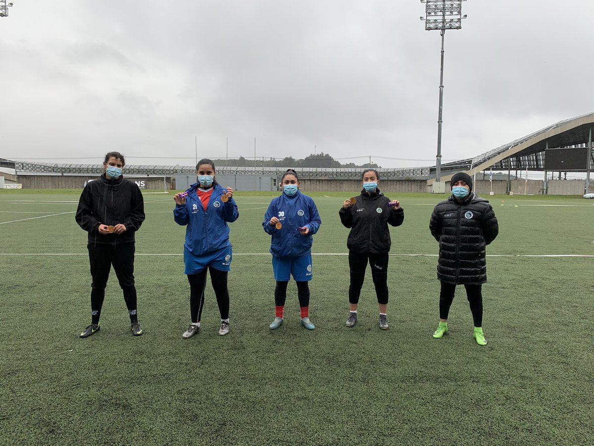 Feliz día a nuestras porteras, quienes diariamente se preparan para defender al club más austral.
Porque individualmente somos gotas pero juntas un temporal.
#VamodPuerto
<a href="/DPMChile/">Deportes Puerto Montt</a>