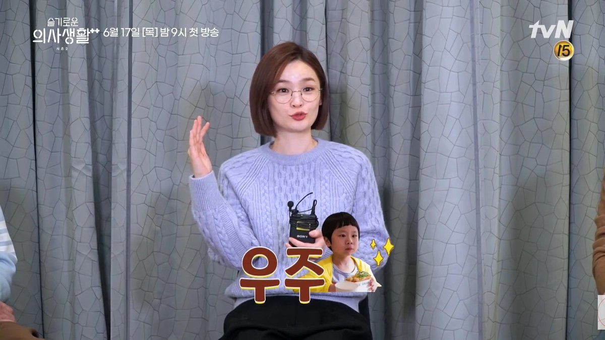 hileori's tweet photo. Q: person you missed the most?
Jojeol: no one
Yys: there's really no one?
Jojeol : eung!
mido: *her turn to answer* uju
Jojeol: oh yes me too uju
Mido: you just said a while ago you dont miss anyone https://t.co/hF8ghOgCSf