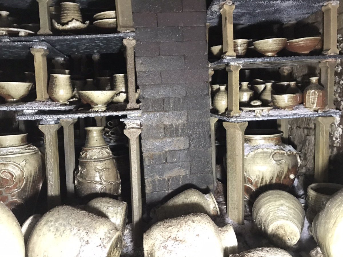 津軽烏城焼 おはようございます 本日は待ちに待った窯開けの日です 窯を閉じてから1週間経ちましたが まだ中はほんのり温かいです いい作品が出来てるといいなぁ ˆ ˆ 陶芸 焼き物 窯開け 自然釉 烏城焼 青森 黒石 T