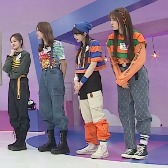 she’s tiny but stands like she’s tall 😭 <a href="/_Weeekly/">Weeekly (위클리)</a> #지한