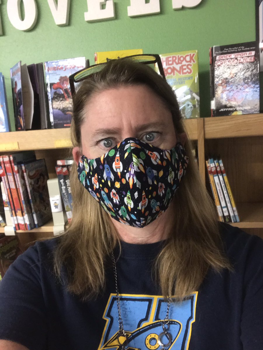 Loving my new mask for a continuation of Librarian Appreciation @HARTROCKETS1 #hartrcokets #librarianappreciation #aisdlibrarians