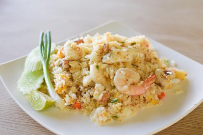LeanGreenRecipe's tweet photo. Fried rice is a favorite at our house, but with this Shrimp Fried Cauli Rice you get the full flavor without the added starch &amp; carbs.

Recipe link: https://t.co/GvWnLHvLXO

#leanandgreen #programthatworks #optavia5and1 #optavia https://t.co/bwkgRR5Hun