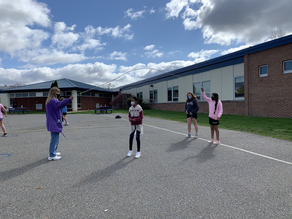 These 5th grade #FHEBobcats had so much fun participating in Jump Rope for Heart yesterday! 💙 <a href="/FernHillES/">Jenni Southmayd</a>