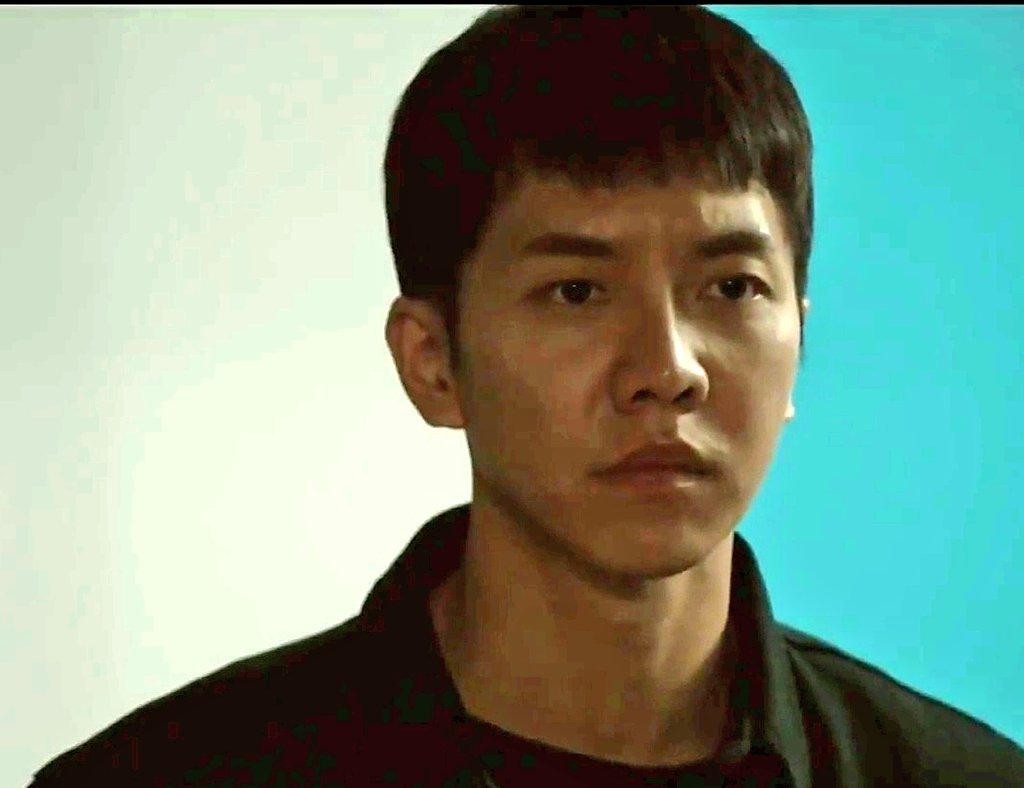 lovesandeok's tweet photo. NOW HE CAN'T EVEN TOLERATE ANYONE TOUCHING HER!?? 👀 

I read somewhere that even tho psychopaths may not feel emotions like love they definitely treat people who are close to them ( their children &amp; life partner) as their possession 💀

#MouseEp12 #Mouse https://t.co/vX3jqUTFuT