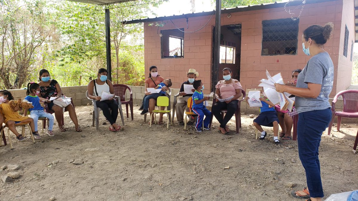 UnidoSV_org's tweet photo. Nos llena de alegría compartir el trabajo de nuestro aliado @VivaAsociacion  , quienes a través de su noble labor benefician a escuelas y comunidades impartiendo clases de higiene como respuesta al #COVID19. https://t.co/ooJbtqs9l2