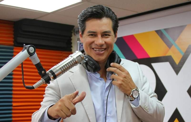 MartinTeran's tweet photo. Tremendamente conmovido con la noticia de la partida de Jorgito Suárez. No lo creo 😢 Descansa en paz amigo . Mi mas sentido pésame a su familia. La radio te extrañará Jorgito. https://t.co/Rgl3vhP3RH